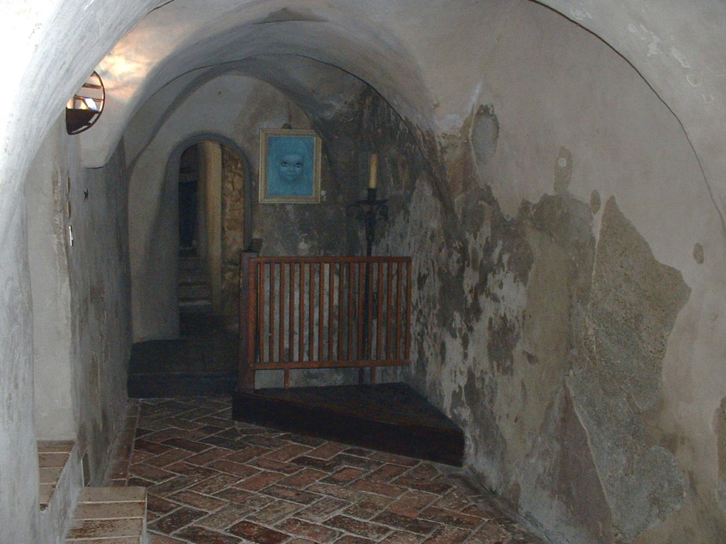 corridor of Azzurrina