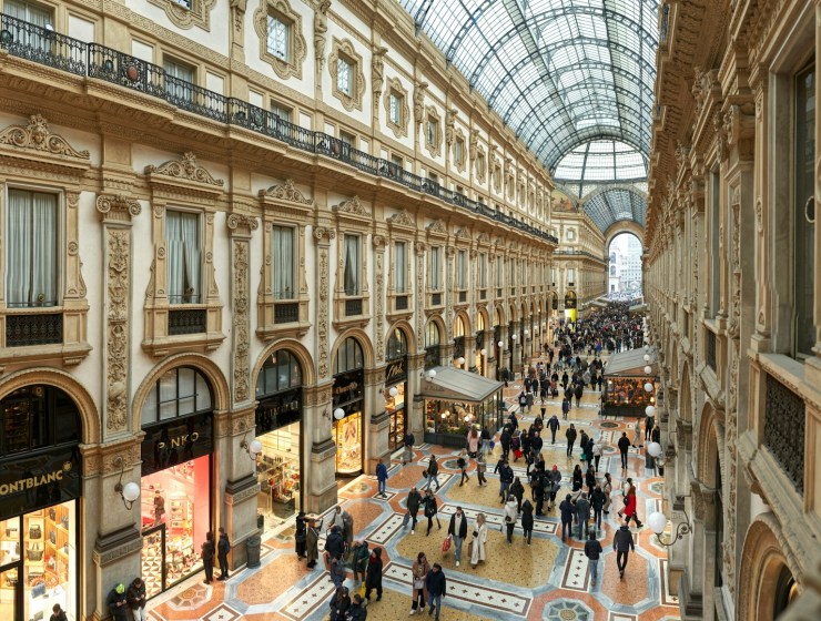 people shopping at galleria vittorio emanuele ii in milan