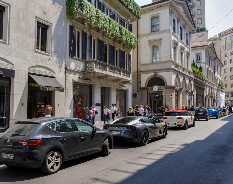 via montenapoleone milano